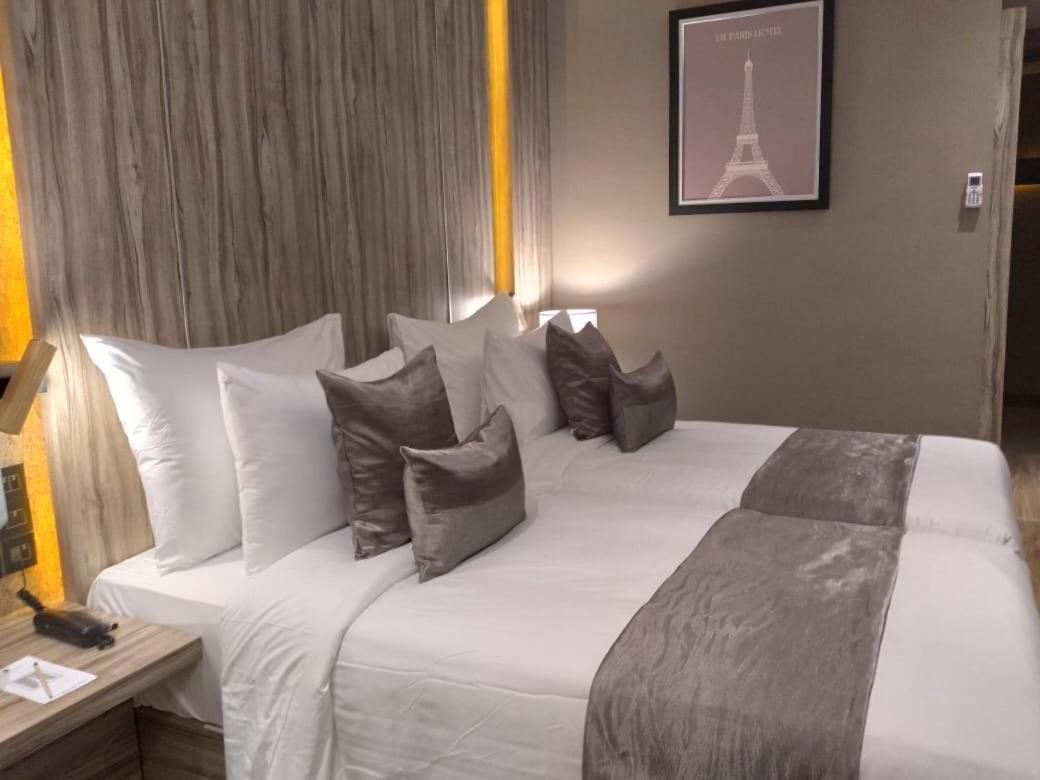 De Paris Hotel Medan Luaran gambar