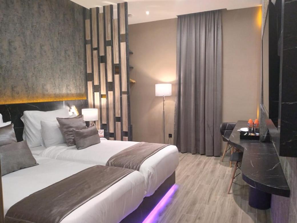 De Paris Hotel Medan Luaran gambar